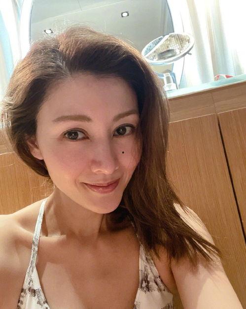 港星们吃瓜,揭秘明星们的“吃瓜”生活